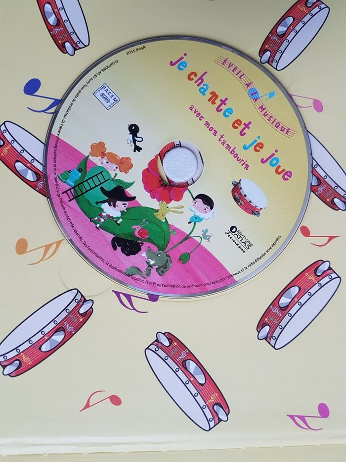 Je chante et je joue avec mon tambourin - photo numéro 3