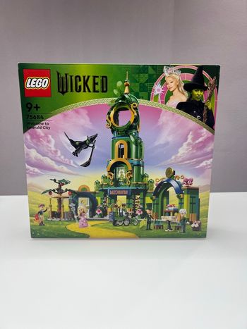 LEGO Wicked 75684 Bienvenue à la Cité d'Émeraude Fiyero, Glinda, le magicien, Madame Morrible et Elphaba