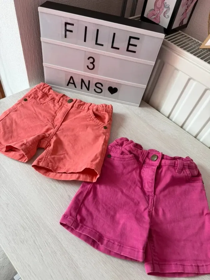 2 shorts réglables Pure basic 3 ans