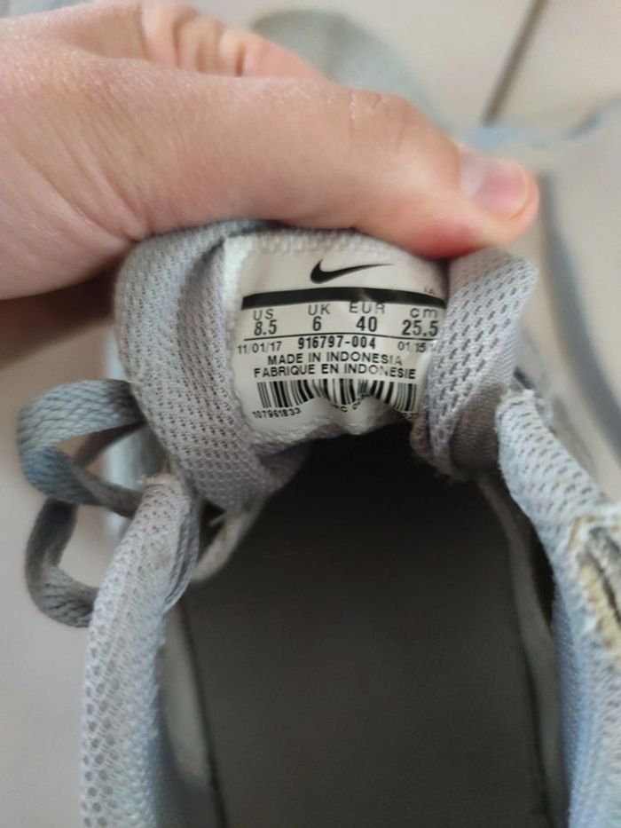 Nike grises - photo numéro 4