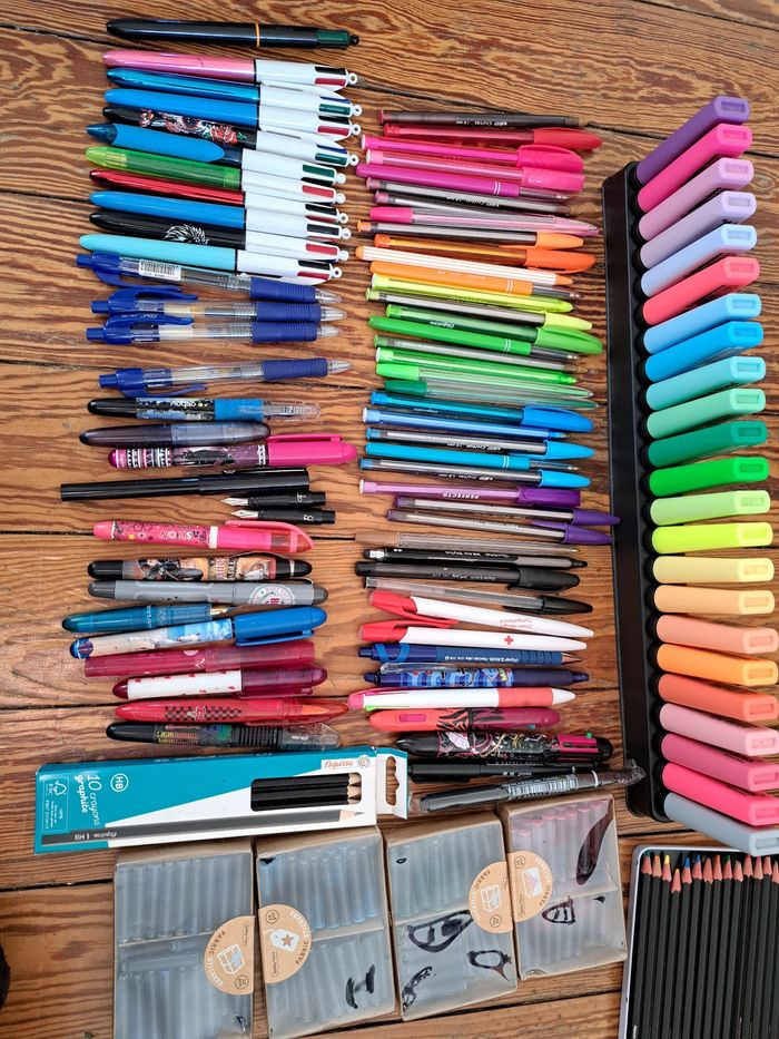 Grand Lot de Plus de 300 Articles Scolaires — Cahiers, Stylos, Calculatrices, et Plus ! - photo numéro 9