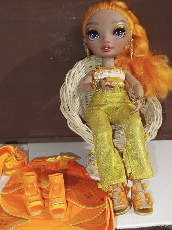 Poupée rainbow high