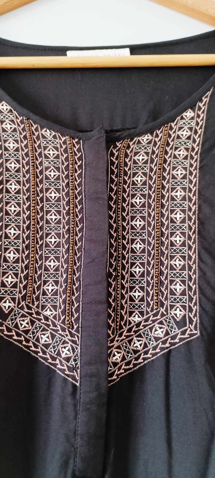 Blouse noire avec broderies et perles manches longues Armand Thiery Taille 5 - photo numéro 2
