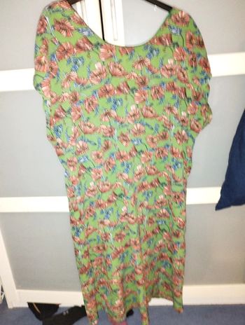 Robe verte à motifs