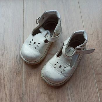 chaussures blanches bébé GBB pointure 22