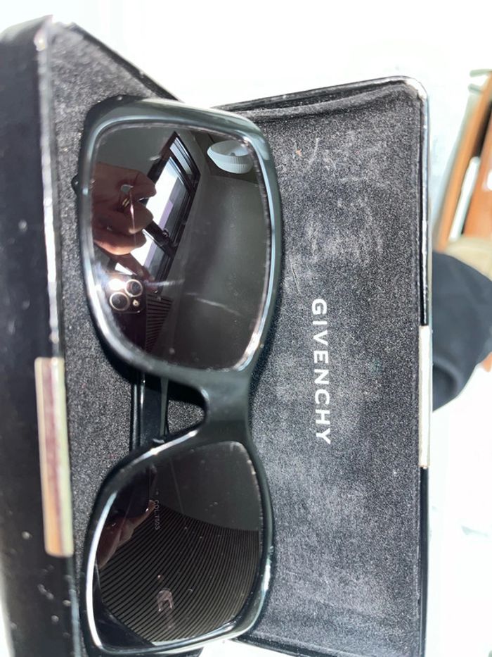 Lunettes de soleil Givenchy avec leur boîte - photo numéro 10