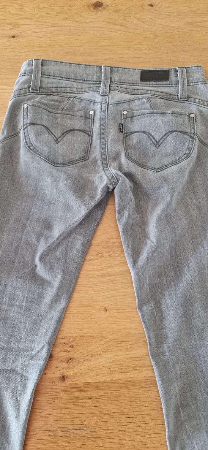 J'en levi's gris - photo numéro 2