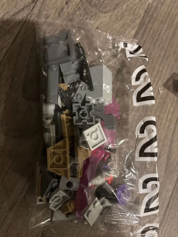 Lego Ninjago en vrac avec boites et pièces manquantes dans les deux boîtes. Les sachets sont ouverts - photo numéro 5