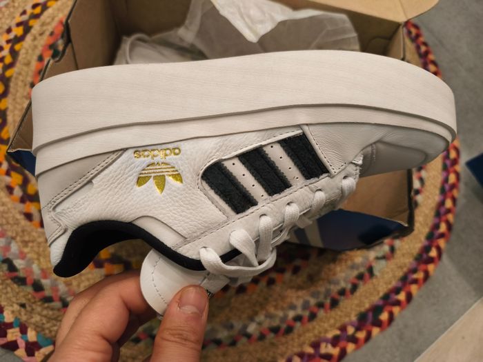 Chaussures adidas neuve pointure 39 - photo numéro 4