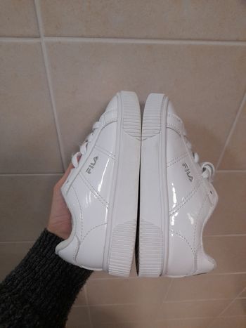 Paire de baskets Fila blanches mixtes 27