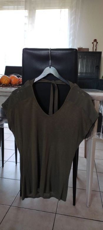 Tee- shirt kaki très féminin