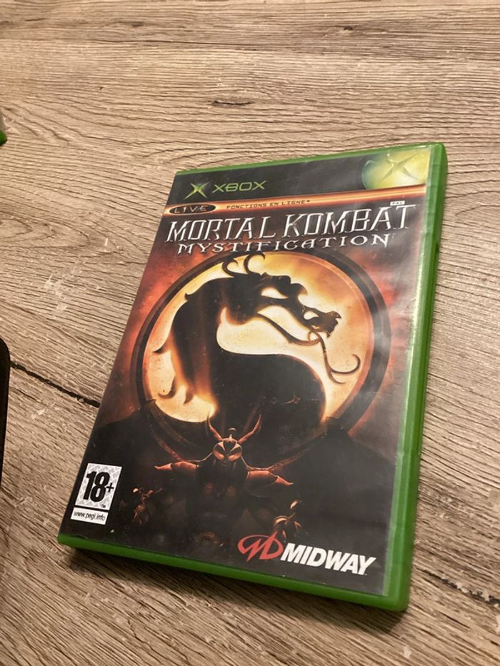 boîte avec notice du jeu mortal kombat mystification Xbox première génération Microsoft