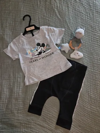 Ensemble mixte neuf 6 mois 68 cm Disney