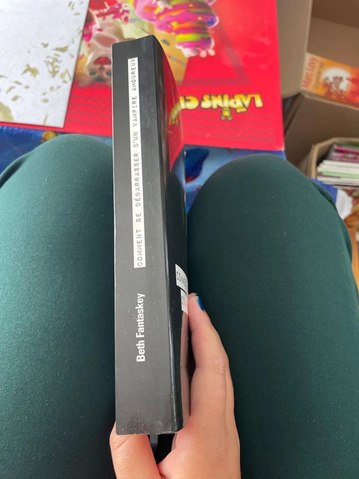 Livre comment se débarrasser d’un vampire amoureux de Beth Fantaskey. - photo numéro 3