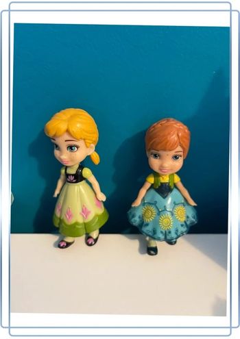 2 figurines Anna de la reine des neiges disneyland