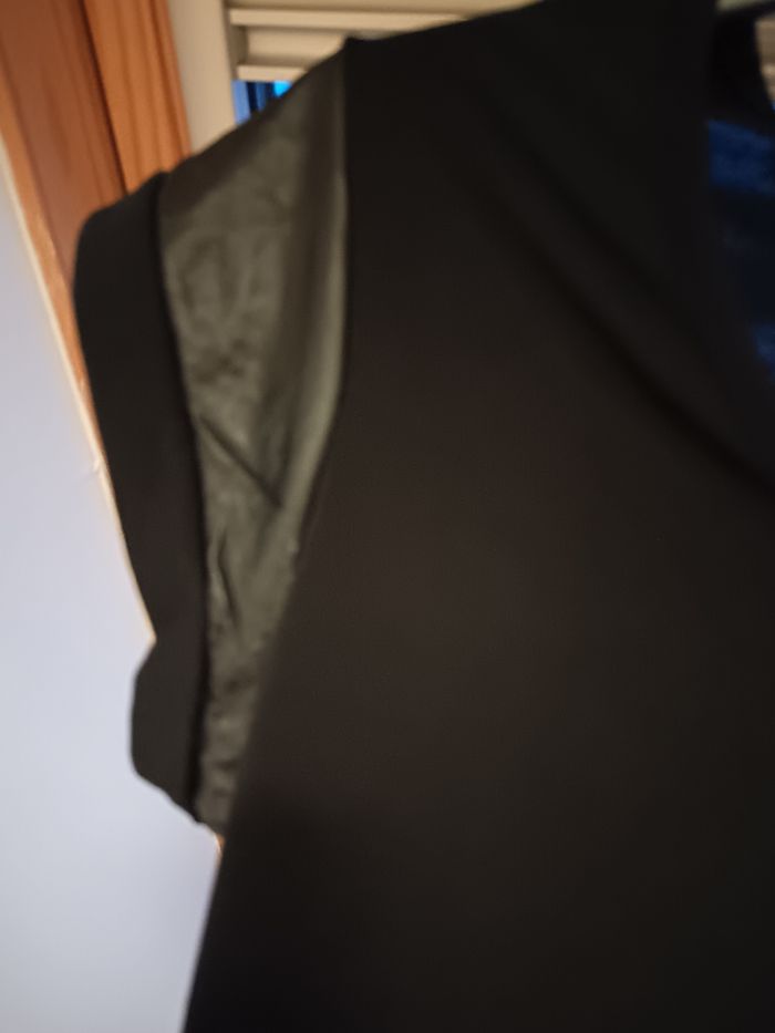 Tee-shirt noir - photo numéro 2