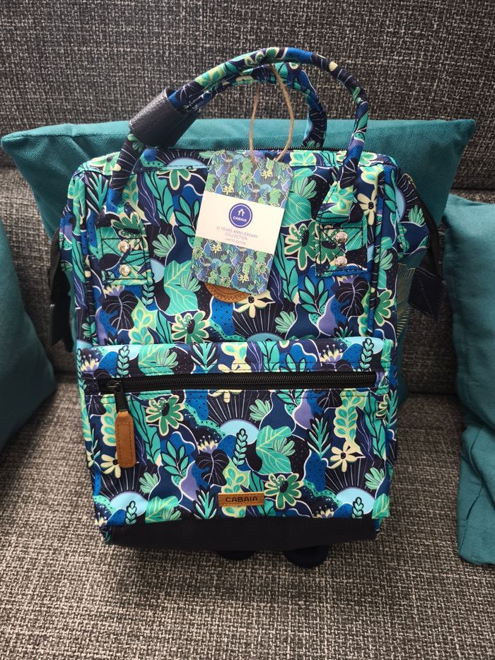 Sac cabaïa neuf avec étiquette taille small  collection 10 ans - photo numéro 4
