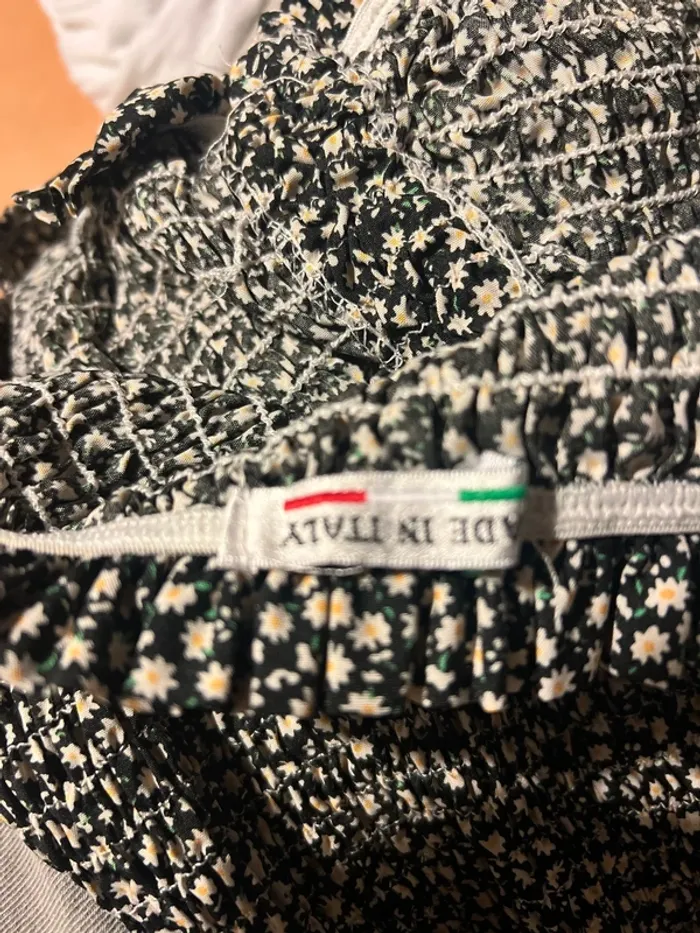 Petit top fleuris - très bon état - sans marque - taille XS - photo numéro 2