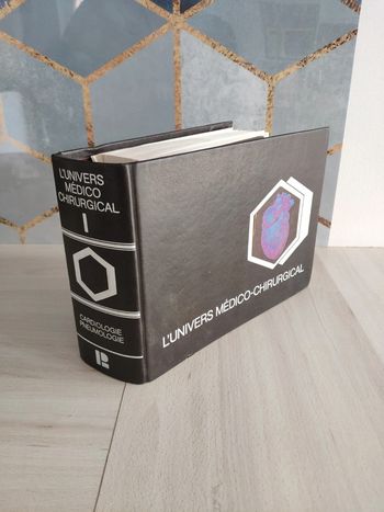 Livre classeur l'univers médico chirurgical cardiologie pneumologie