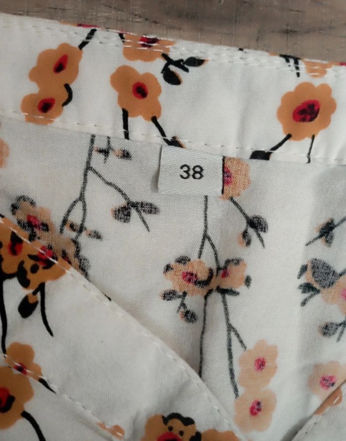 Jolie chemise fleurie
Taille 38 - photo numéro 5