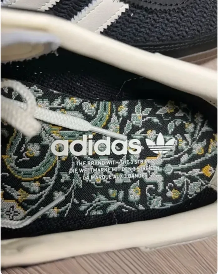 Adidas Spezial noires & blanches – Taille 40 – Neuf avec étiquette - photo numéro 3