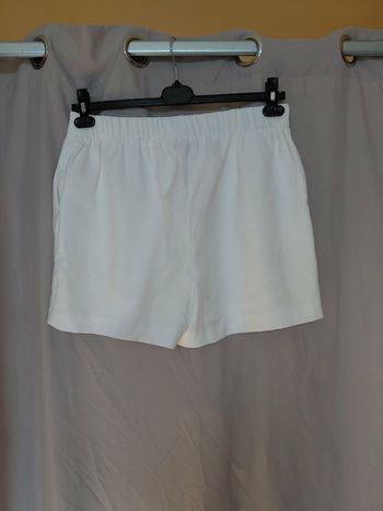 Très joli short femme T 44
