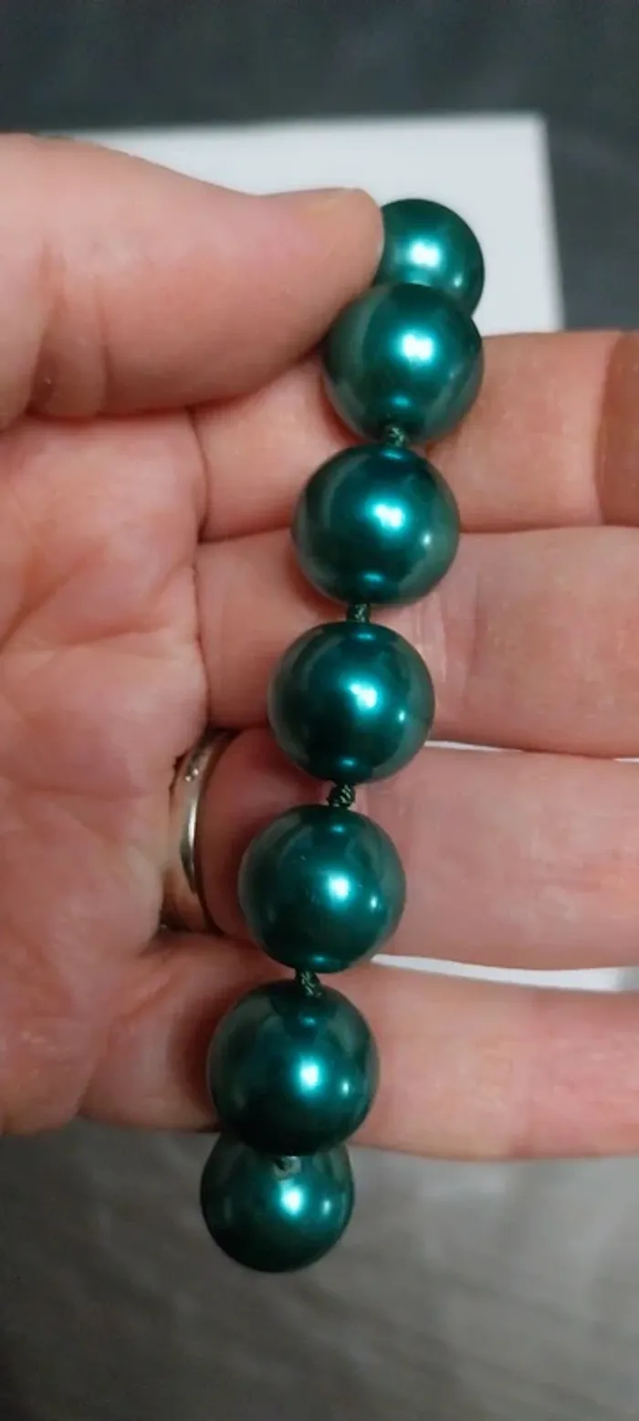 Collier fantaisie en grosses perles vertes.neuf - photo numéro 2