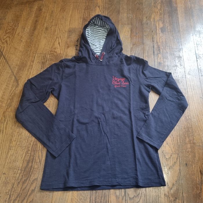 pull sweat avec capuche bleu marine tape à l'œil taille 10ans