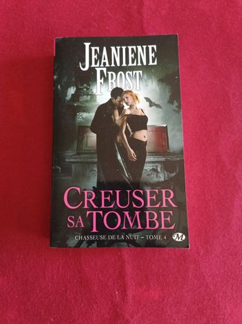 Creuser sa tombe " Chasseuse de la nuit tome 4 " Jeaniene Frost