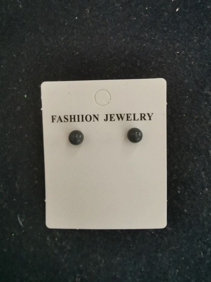 Puces d'oreilles grises