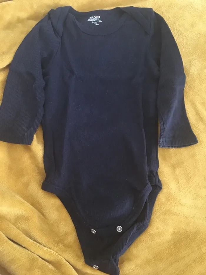Lot 3 bodies 24 mois kiabi - photo numéro 5