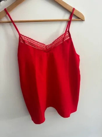 Haut fluide rouge