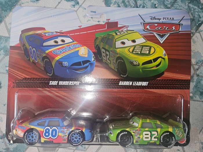 2 voitures cars disney mattel metal neuf cars disney pixar mattel