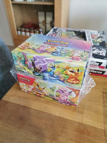 Display mini tins Pokémon ev8.5 évolutions prismatiques scellé