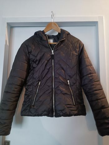 Doudoune fine à capuche cintrée 