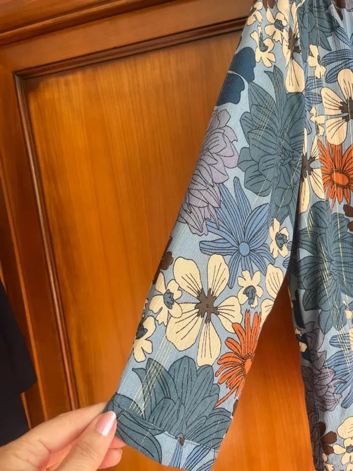 Chemise à fleur avec jabot - photo numéro 5