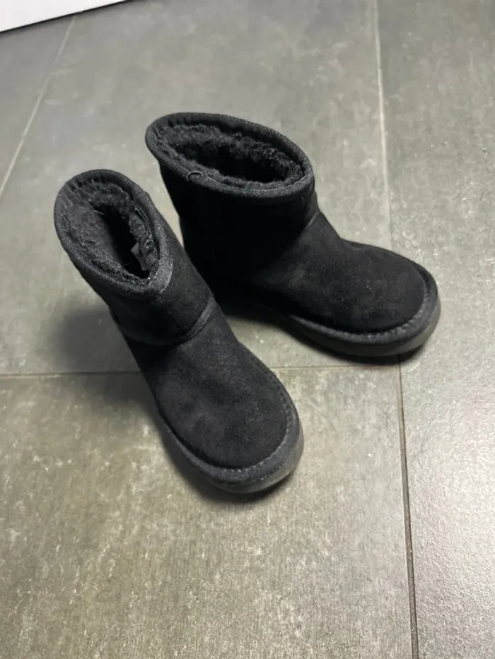 Bottes fourees noires