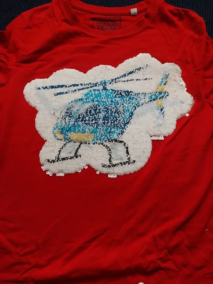 Tee shirt rouge avec dessin en perle T10A - photo numéro 4