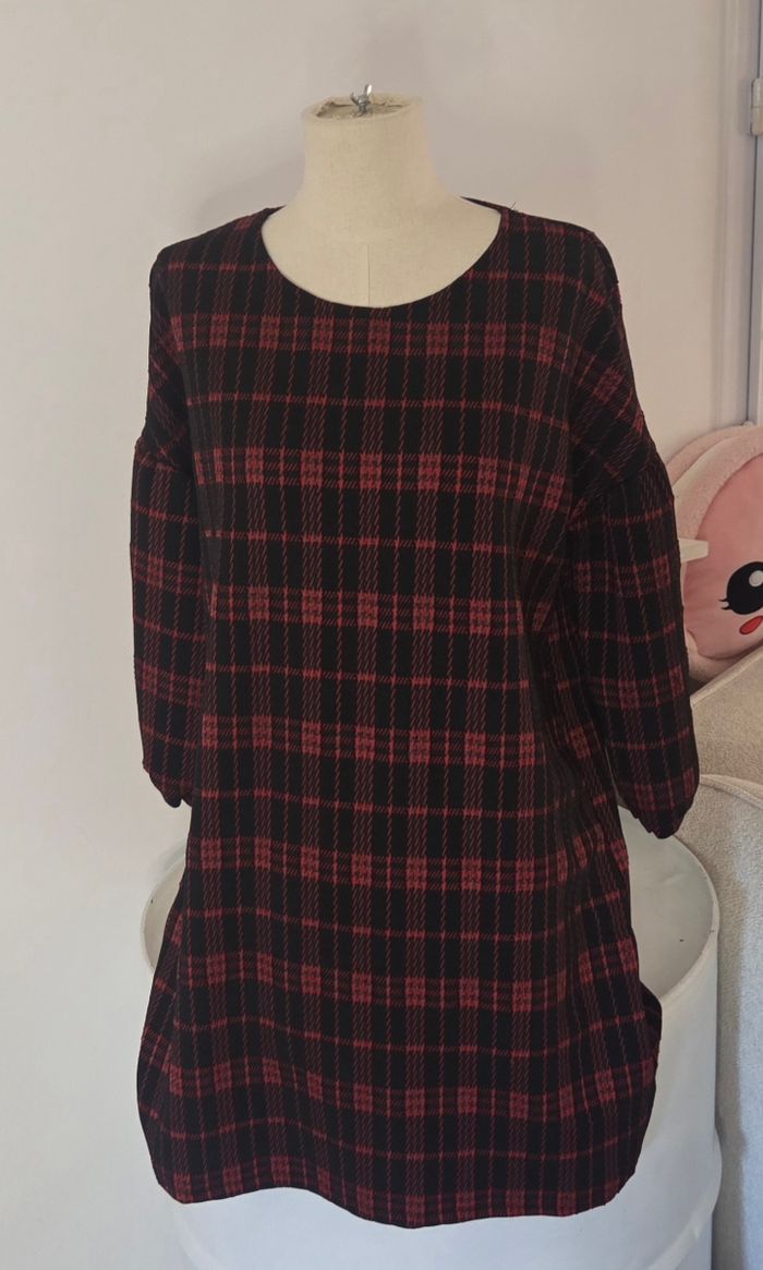 ROBE MANGO Carreaux Rouge & Noir – Coupe Fluide – T.M