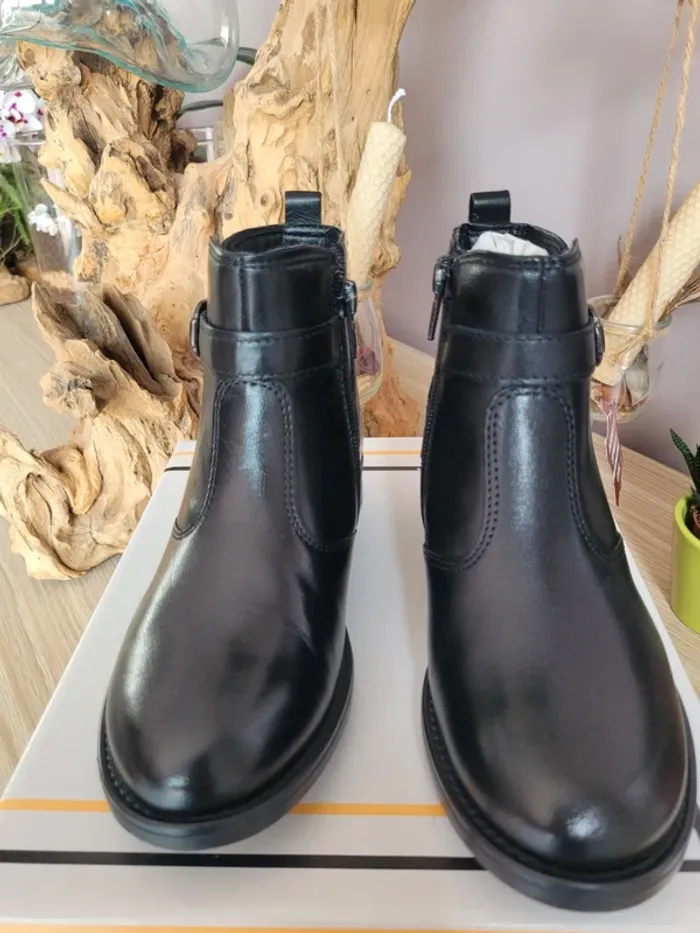 Bottines neuves pointure 29. - photo numéro 2