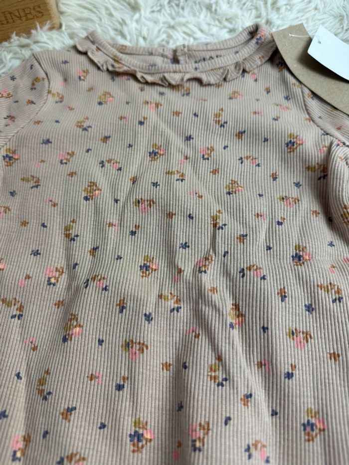 T-shirt manches longues fleurie taille 6 mois Kiabi - photo numéro 2