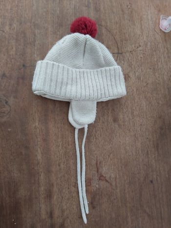 Bonnet avec lien