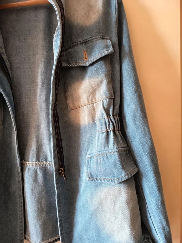 Veste femme jeans délavé . Très belle coupe. Taille marqué xl je dirais 40/42. - photo numéro 2