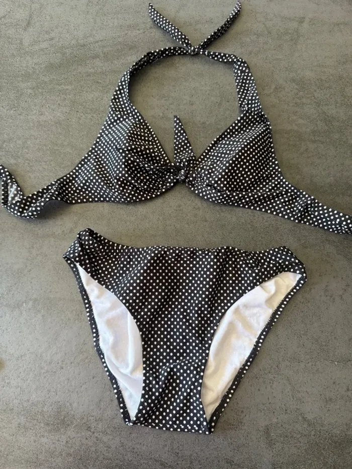 Maillot de bain 2 pièces N&B avec paréo - taille L