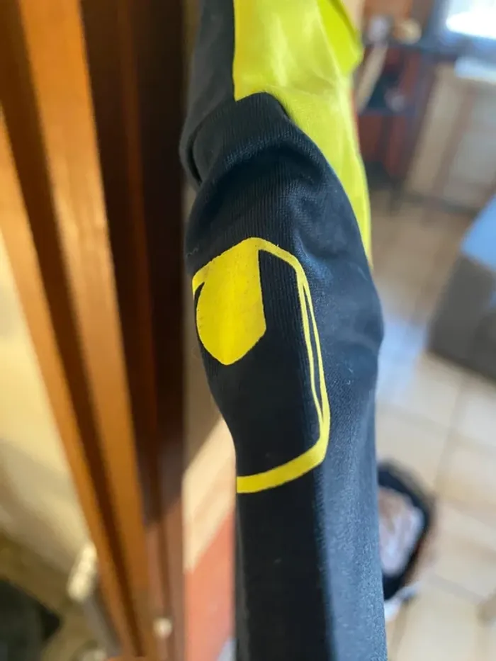 T-shirt garçon Uhlsport 8 ans style Ligue 1 – Très bon état 🌟 - photo numéro 4