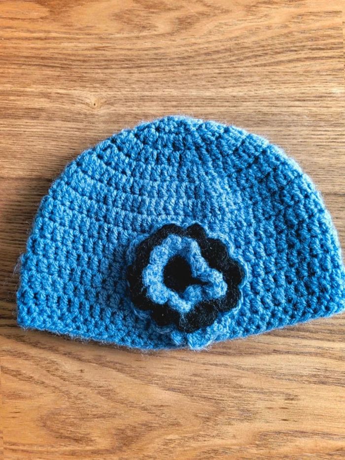 Bonnet d'Hiver Petite Fille Bleu Enfant en Laine Tissée au Crochet – Motif Fleur