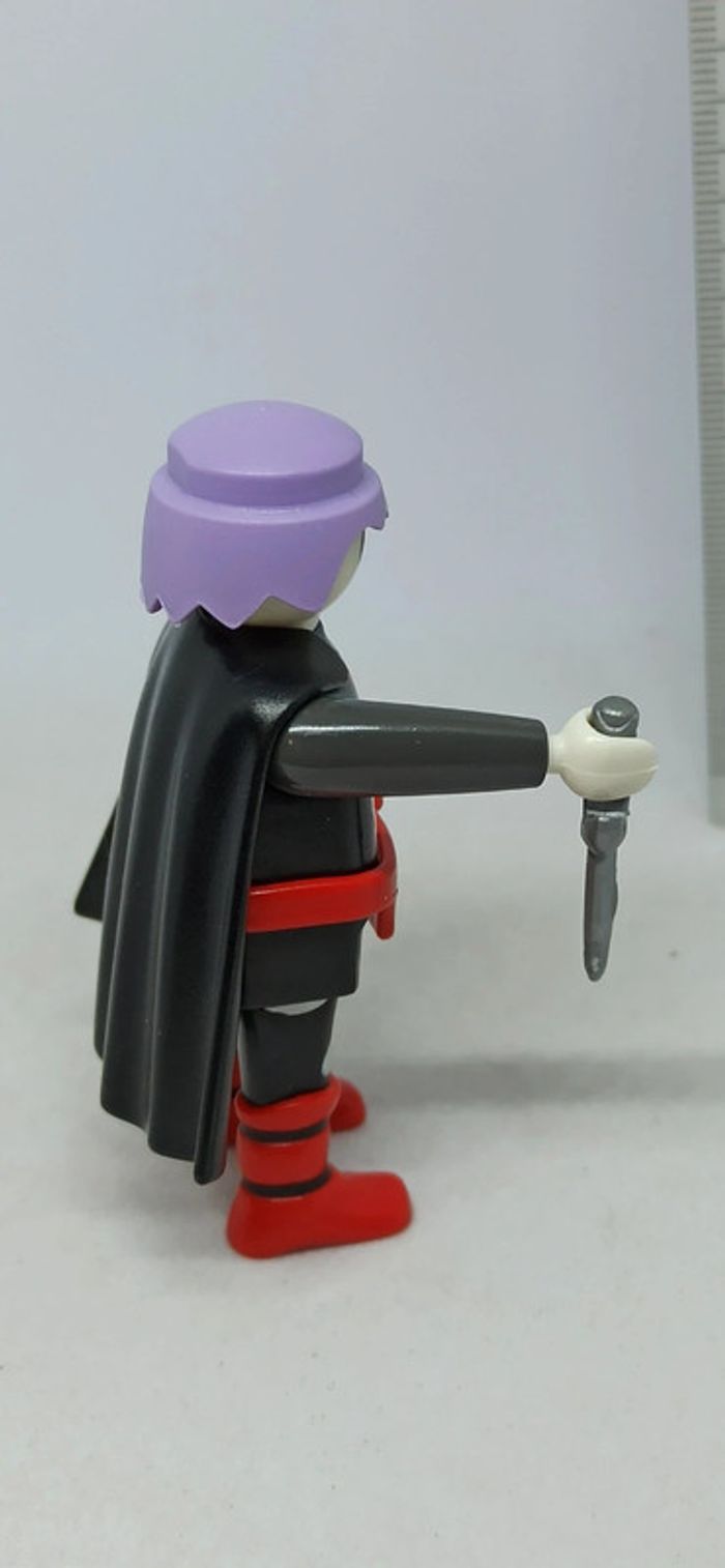 Homme fantôme zombie cheveux violets avec arme et cape noire playmobil - photo numéro 2