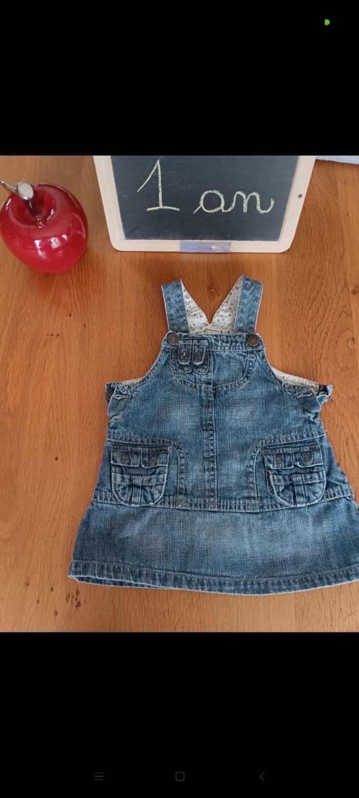 Robe salopette en jean taille 1 an en très bon état