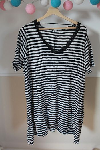 T shirt rayé avec dentelle