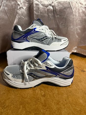 Saucony Baskets rétro running blanc/bleu T43 neuves 🔥